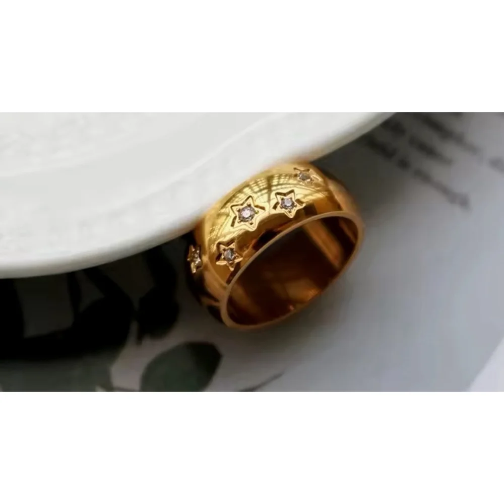 NEW Unisex‎ Women’s Wide Gold Plated Simulated Diamond Star Ring 8mm Band Size 8